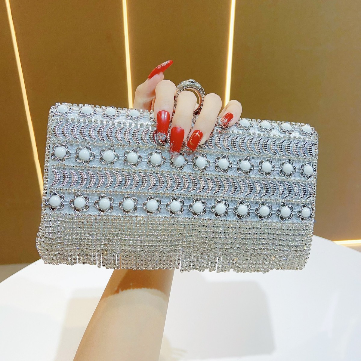 Luxury Rhinestone Tassel Gold  - огляд і ціна Luxury Bags Europe