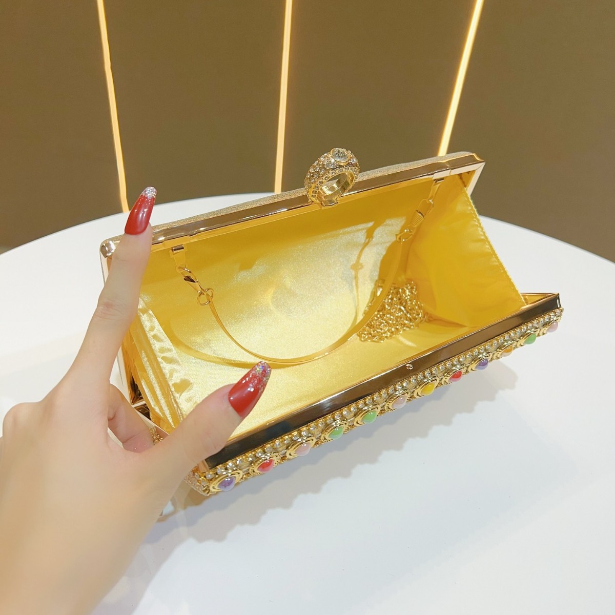 Luxury Rhinestone Tassel Gold  - огляд і ціна Luxury Bags Europe
