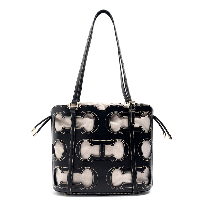 CH Tote Bag Cutout Logo Large  - огляд і ціна Luxury Bags No Logo