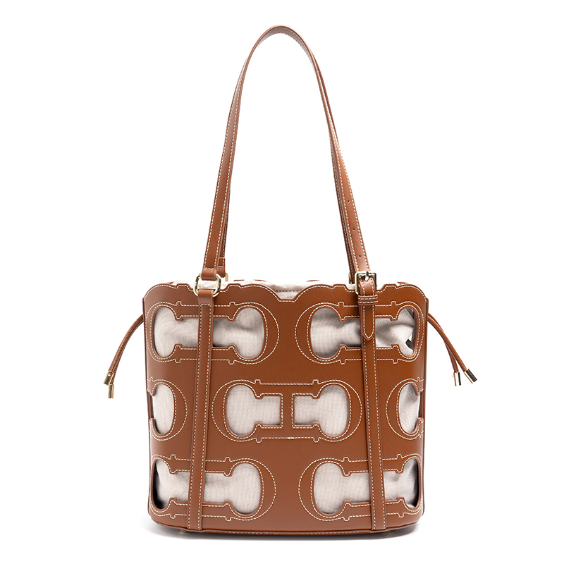 CH Tote Bag Cutout Logo Large  - огляд і ціна Luxury Bags No Logo