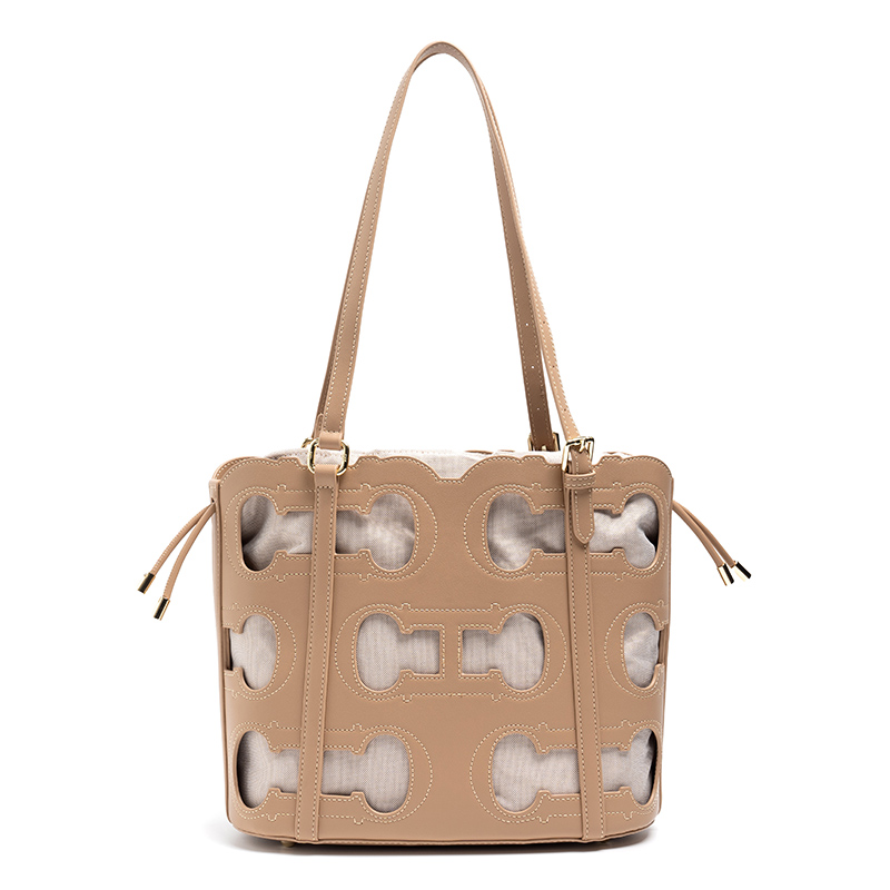 CH Tote Bag Cutout Logo Large  - огляд і ціна Luxury Bags No Logo