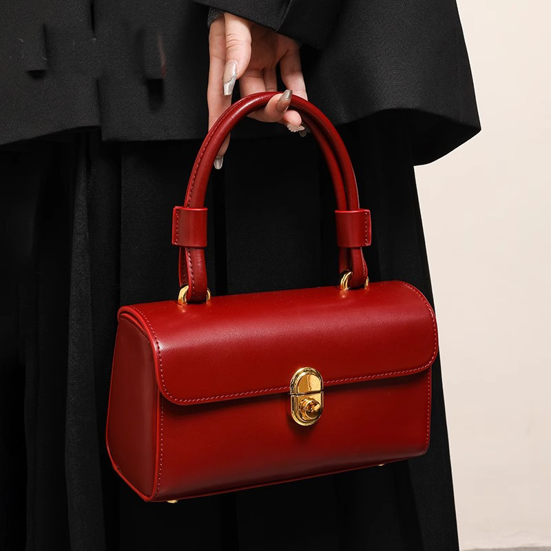 Luxury Bridal Red Wedding Bag  - огляд і ціна Luxury Bags Korea