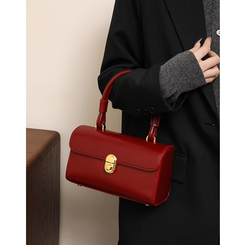 Luxury Bridal Red Wedding Bag  - огляд і ціна Luxury Bags Korea